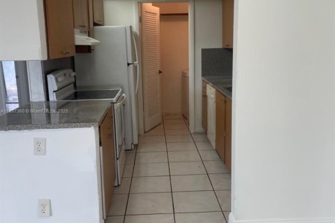 Снять в аренду кондоминиум в Норт-Лодердейл, Флорида 2 спальни, 96.25м2, № 1948803 - фото 1