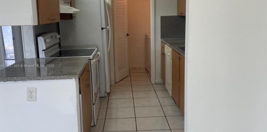 Кондоминиум с 2 спальнями в Норт-Лодердейл, Флорида № 1948803