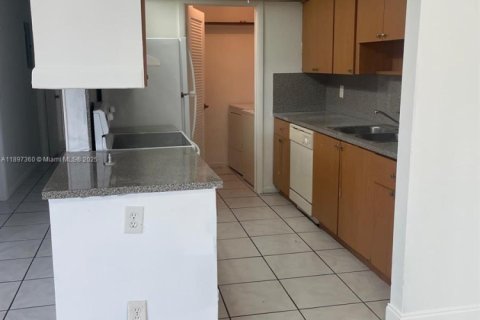 Снять в аренду кондоминиум в Норт-Лодердейл, Флорида 2 спальни, 96.25м2, № 1948803 - фото 2