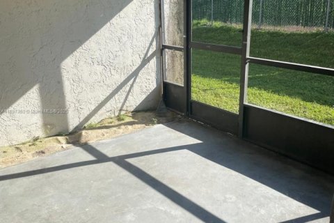 Снять в аренду кондоминиум в Норт-Лодердейл, Флорида 2 спальни, 96.25м2, № 1948803 - фото 16