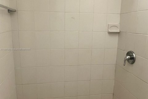 Снять в аренду кондоминиум в Норт-Лодердейл, Флорида 2 спальни, 96.25м2, № 1948803 - фото 13