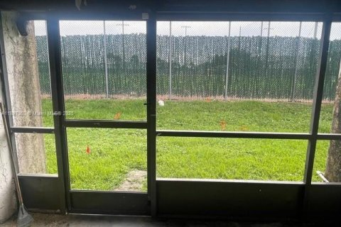 Снять в аренду кондоминиум в Норт-Лодердейл, Флорида 2 спальни, 96.25м2, № 1948803 - фото 15