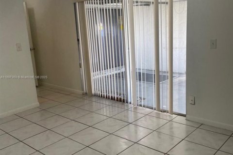 Снять в аренду кондоминиум в Норт-Лодердейл, Флорида 2 спальни, 96.25м2, № 1948803 - фото 7