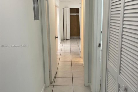 Снять в аренду кондоминиум в Норт-Лодердейл, Флорида 2 спальни, 96.25м2, № 1948803 - фото 8