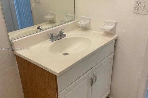 Снять в аренду кондоминиум в Норт-Лодердейл, Флорида 2 спальни, 96.25м2, № 1948803 - фото 14