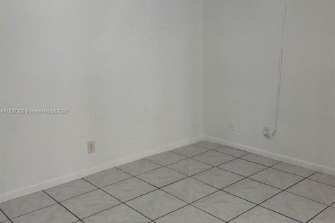 Снять в аренду кондоминиум в Норт-Лодердейл, Флорида 2 спальни, 96.25м2, № 1948803 - фото 12