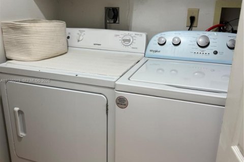 Copropriété à louer à Pembroke Pines, Floride: 2 chambres, 103.59 m2 № 2046629 - photo 5