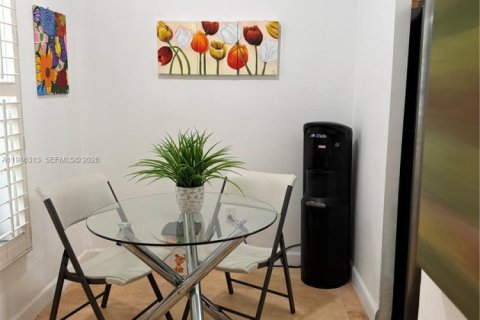 Copropriété à louer à Pembroke Pines, Floride: 2 chambres, 103.59 m2 № 2046629 - photo 3