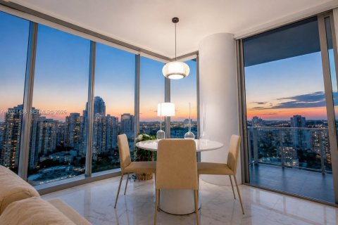 Condominio en Miami, Florida, 2 dormitorios  № 2246020
