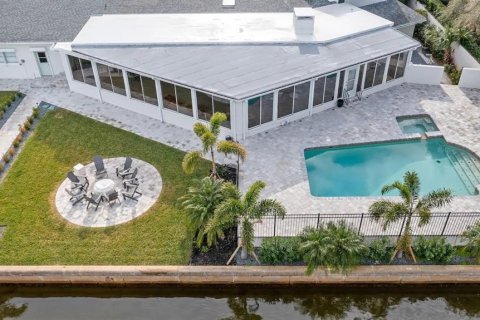 Casa en alquiler en New Smyrna Beach, Florida, 3 dormitorios, 468.51 m2 № 1841758 - foto 2