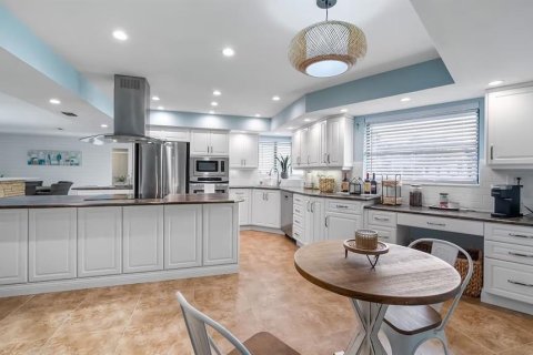 Casa en alquiler en New Smyrna Beach, Florida, 3 dormitorios, 468.51 m2 № 1841758 - foto 5