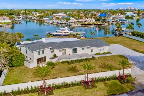 Casa en alquiler en New Smyrna Beach, Florida, 3 dormitorios, 468.51 m2 № 1841758 - foto 1