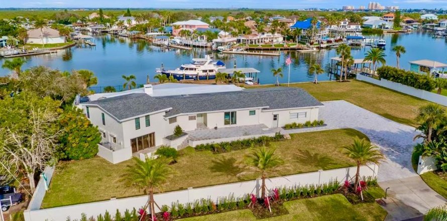 House in New Smyrna Beach, Florida 3 bedrooms, 468.51 sq.m. № 1841758