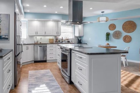 Casa en alquiler en New Smyrna Beach, Florida, 3 dormitorios, 468.51 m2 № 1841758 - foto 4