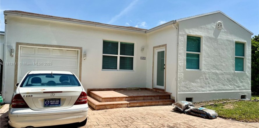 Casa en Miami, Florida 3 dormitorios, 177.16 m2 № 1762581