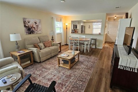 Condominio en venta en Zephyrhills, Florida, 2 dormitorios, 110.55 m2 № 1686985 - foto 6