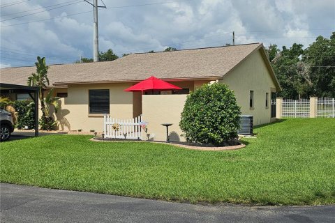 Condominio en venta en Zephyrhills, Florida, 2 dormitorios, 110.55 m2 № 1686985 - foto 5