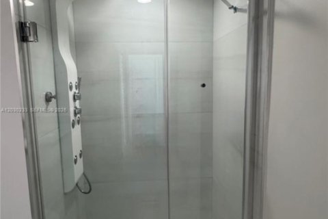 Снять в аренду кондоминиум в Майами, Флорида 2 спальни, 108.6м2, № 2077952 - фото 22