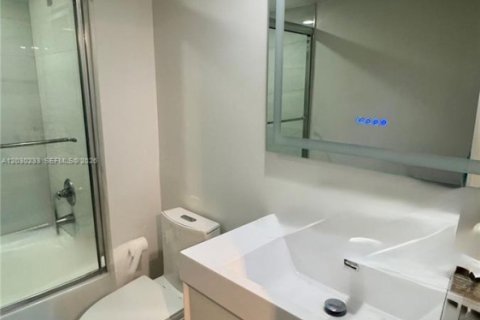 Снять в аренду кондоминиум в Майами, Флорида 2 спальни, 108.6м2, № 2077952 - фото 23