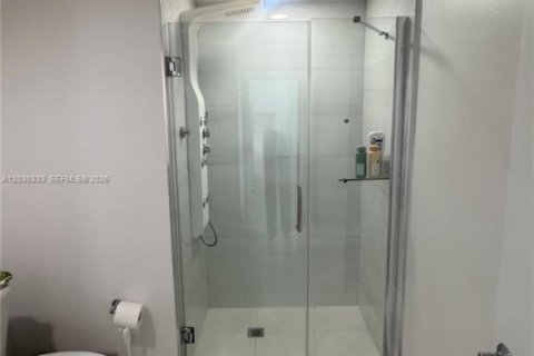 Снять в аренду кондоминиум в Майами, Флорида 2 спальни, 108.6м2, № 2077952 - фото 21