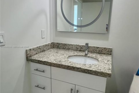 Снять в аренду кондоминиум в Майами, Флорида 2 спальни, 108.6м2, № 2077952 - фото 20