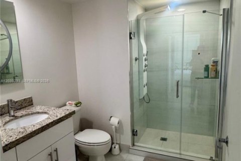 Снять в аренду кондоминиум в Майами, Флорида 2 спальни, 108.6м2, № 2077952 - фото 19