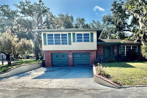 Casa en venta en Auburndale, Florida, 4 dormitorios, 210.8 m2 № 1626108 - foto 1