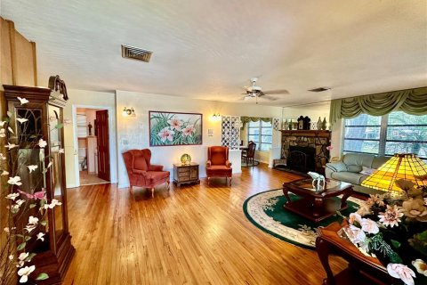 Casa en venta en Auburndale, Florida, 4 dormitorios, 210.8 m2 № 1626108 - foto 2