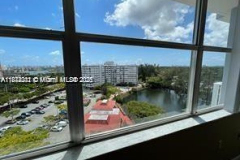 Apartment in Miami, Florida 1 bedroom, 82.59 sq.m. № 1928406 - photo 1