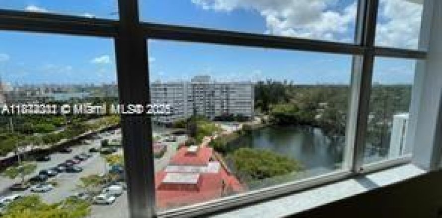 Apartment in Miami, Florida 1 bedroom, 82.59 sq.m. № 1928406