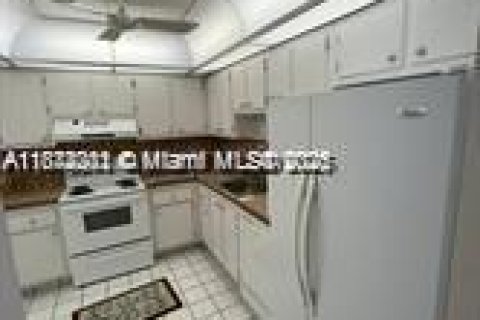 Apartment in Miami, Florida 1 bedroom, 82.59 sq.m. № 1928406 - photo 3