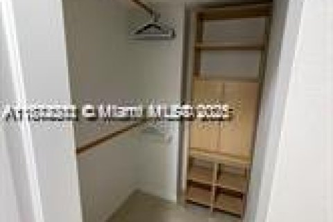 Apartment in Miami, Florida 1 bedroom, 82.59 sq.m. № 1928406 - photo 6