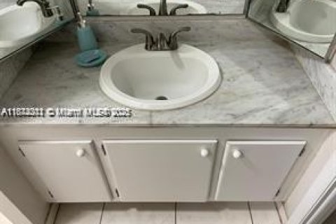 Apartment in Miami, Florida 1 bedroom, 82.59 sq.m. № 1928406 - photo 5