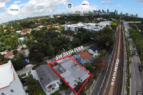 Propiedad comercial en venta en Miami, Florida, 145.02 m2 № 2331199 - foto 4