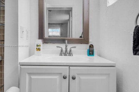 Immobilier commercial à louer à Miami, Floride: 5 chambres, 278.99 m2 № 1965346 - photo 10