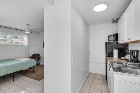 Immobilier commercial à louer à Miami, Floride: 5 chambres, 278.99 m2 № 1965346 - photo 2