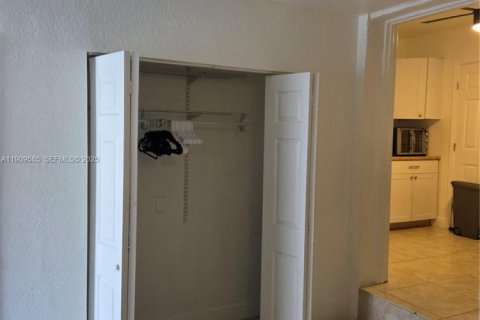 Immobilier commercial à louer à Miami, Floride: 5 chambres, 278.99 m2 № 1965346 - photo 14