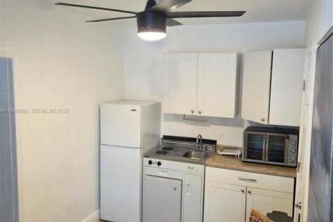 Immobilier commercial à louer à Miami, Floride: 5 chambres, 278.99 m2 № 1965346 - photo 16