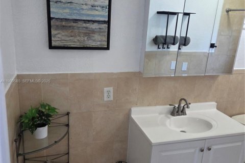 Immobilier commercial à louer à Miami, Floride: 5 chambres, 278.99 m2 № 1965346 - photo 13