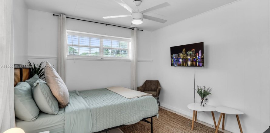 Immobilier commercial à Miami, Floride 5 chambres, 278.99 m2 № 1965346