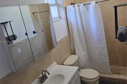 Immobilier commercial à louer à Miami, Floride: 5 chambres, 278.99 m2 № 1965346 - photo 12