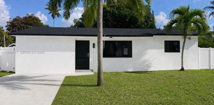 Дом в Норт-Майами-Бич, Флорида 4 спальни, 143.53м2 № 2051853