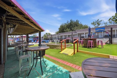 Commercial property in Zephyrhills, Florida 12 bedrooms, 469.71 sq.m. № 2306243 - photo 23
