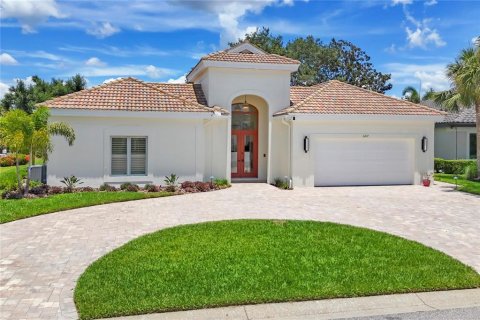 House in Bradenton, Florida 3 bedrooms, 259.01 sq.m. № 1807306 - photo 1
