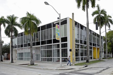 Commercial property in Miami, Florida № 1710231 - photo 1