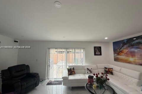 Townhouse in Miami, Florida 3 bedrooms, 122.54 sq.m. № 2043453 - photo 8