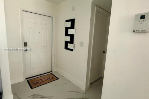 Townhouse in Miami, Florida 3 bedrooms, 122.54 sq.m. № 2043453 - photo 4