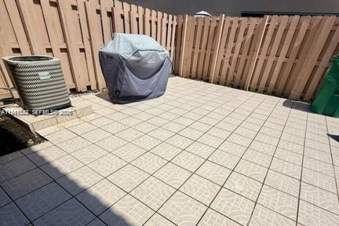 Townhouse in Miami, Florida 3 bedrooms, 122.54 sq.m. № 2043453 - photo 25