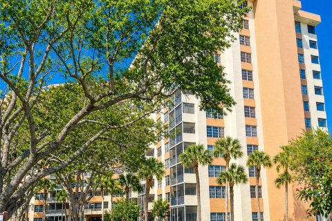 Condominio en alquiler en Coral Springs, Florida, 2 dormitorios, 125.42 m2 № 2243901 - foto 12