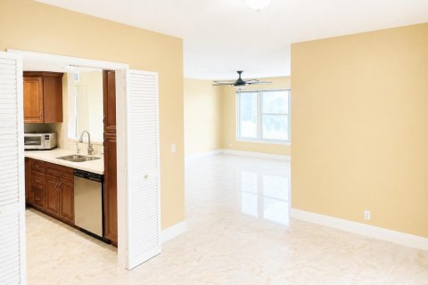 Condominio en alquiler en Coral Springs, Florida, 2 dormitorios, 125.42 m2 № 2243901 - foto 2